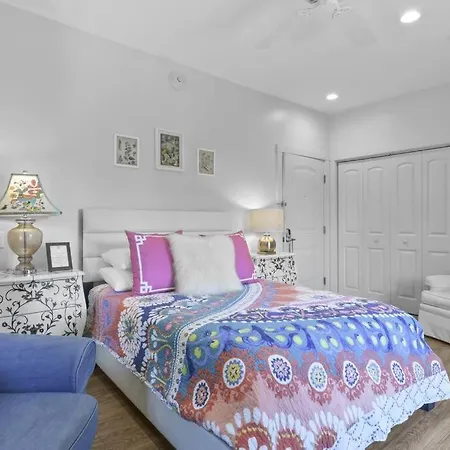 Hotel Pass Christian Queen Suite 305
